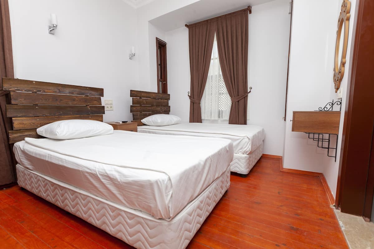Chambre Standard Double ou avec lits jumeaux | Minibar, bureau, Wi-Fi gratuit