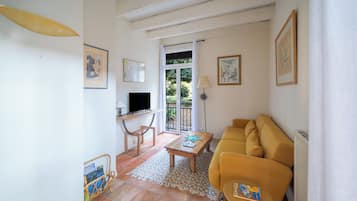 Smart TV, books, offices