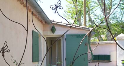 Le Mas Sivan - Provencal house with terrace, secure parking, air conditioning, wifi