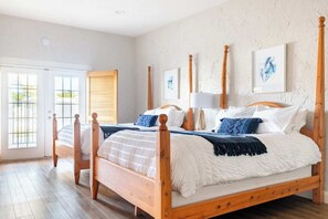 Fer et planche à repasser, lit de bébé portatif, accès au Wi-Fi (inclus)