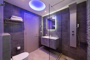 Combined shower/tub, jetted tub, hair dryer, bidet - Anatoli villas lefkada (Nidri)