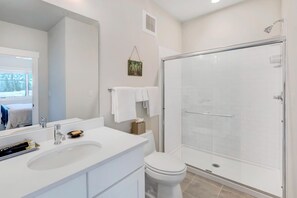 Doccia, asciugacapelli, asciugamani, sapone