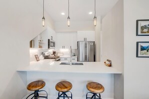 Fridge, microwave, oven, stovetop - Luxury Loft 5 I Hot Tub I Great Views I Best Price I Discounted Attractions (Winter Park)