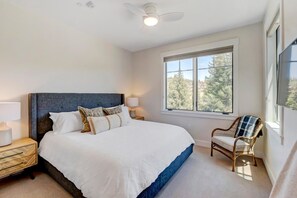 3 Schlafzimmer, hochwertige Bettwaren, Bügeleisen/Bügelbrett