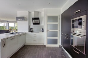 Fridge, microwave, oven, dishwasher - La Fauconnière - Three Bedroom House, Sleeps 6 (Bambecque)