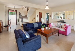 Smart TV, fireplace, DVD player, table tennis