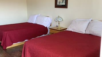 Classic Double Room | Laptop workspace, soundproofing, free WiFi, bed sheets