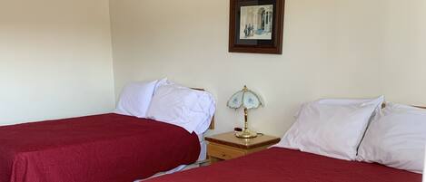 Espacio para trabajar con laptop y sistema de insonorización