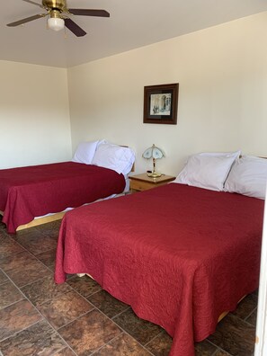 Classic Double Room | Laptop workspace, soundproofing, free WiFi, bed sheets
