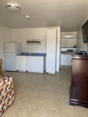 Comfort Room | Living area | Flat-screen TV