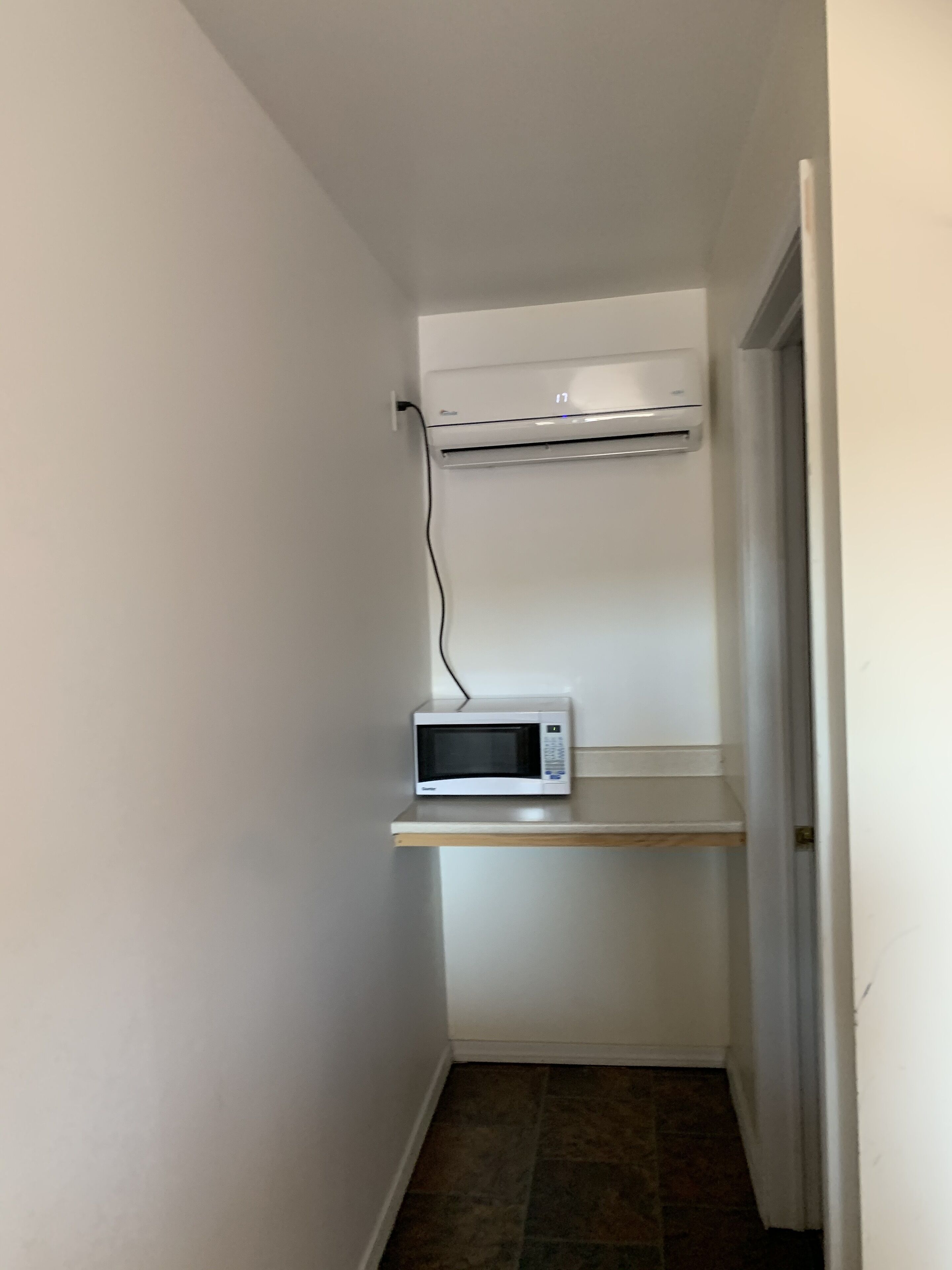 Laptop workspace, soundproofing, free WiFi, bed sheets