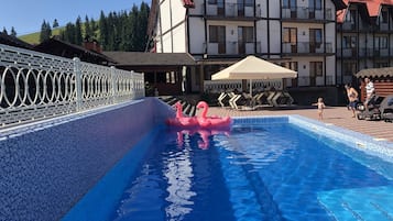 Poolside bar