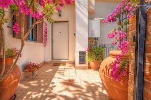 Exterior detail - House Cloe panoramic terrace sea view (Taormina)
