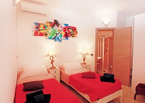 2 bedrooms, in-room safe, iron/ironing board, cribs/infant beds