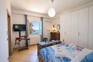 2 bedrooms, in-room safe, iron/ironing board, cots/infant beds