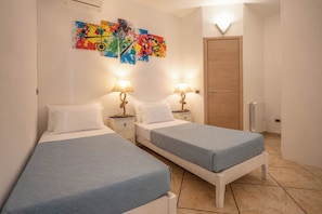 2 bedrooms, in-room safe, iron/ironing board, cribs/infant beds - House Cloe panoramic terrace sea view (Taormina)