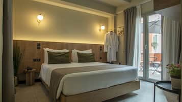 Deluxe Room | Premium bedding, down comforters, minibar, in-room safe