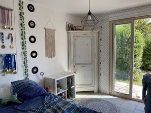 4 bedrooms, iron/ironing board, WiFi