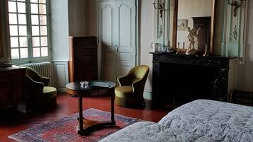 5 bedrooms, iron/ironing board, travel crib, free WiFi