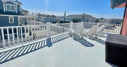 Classic LARGE Victorian shore home Sleeps 14 5 houses from beach
