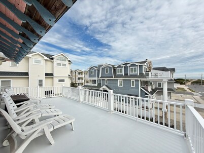 Steps to Sea Isle Beach • Family Home with Kids Dorm & Large Entertaining Spaces
