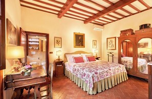 6 bedrooms, in-room safe, desk, iron/ironing board - Villa di Lucciano - Authentic & Luxurious Estate (Lucciano)