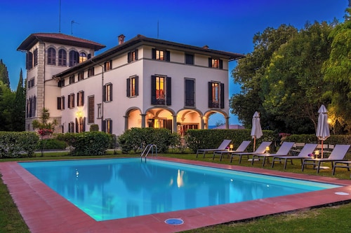 Historic Tuscan Villa on a Wine Estate - Pool & Views