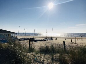 On the beach - Beachhouse Parallel 90 (Noordwijk)