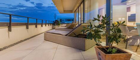 Loftsleilighet – panorama, 3 soverom, terrasse, fjellutsikt | Terrasse/patio