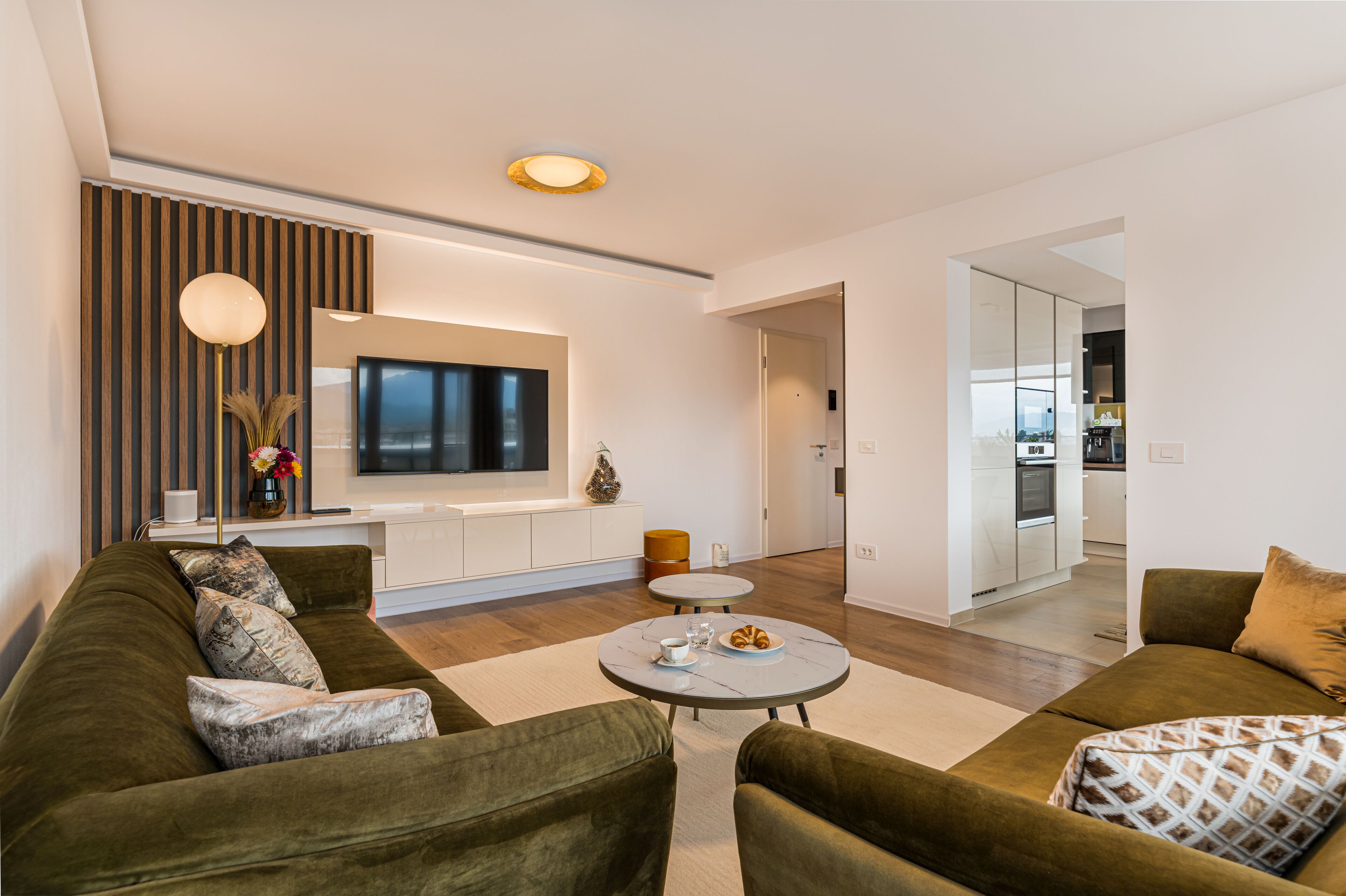 Panoramic Penthouse, 3 Bedrooms, Terrace, Mountain View | Living area