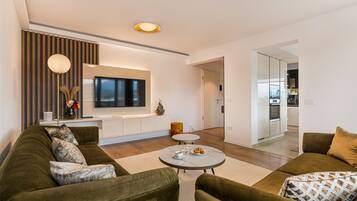 Panoramic Penthouse, 3 Bedrooms, Terrace, Mountain View | Living area