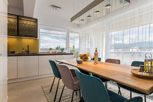 Panoramic Penthouse, 3 Bedrooms, Terrace, Mountain View | Private kitchen