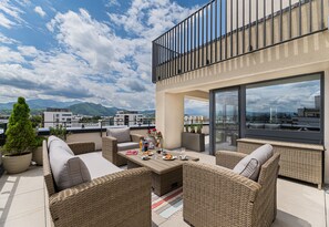 Ático panorámico, 3 habitaciones, terraza, vistas a la montaña | Terraza o patio