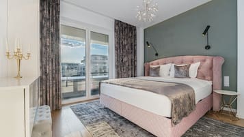 Business Studio With Balcony | Free WiFi, bed sheets