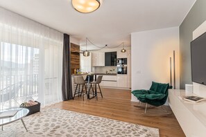 Family Suite, 2 Bedrooms, Balcony | Living room - MK Apartments Brasov (Brasov)