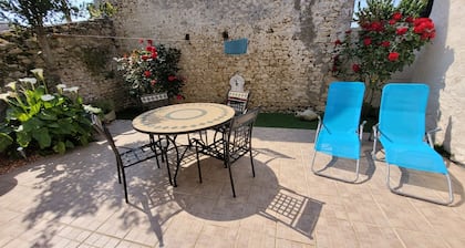 Quiet house with courtyard not overlooked
