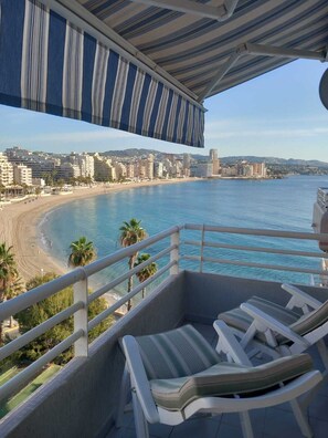 A balcony with a view of a beach and cityscape. - CALPE BAY SEA (Calpe)