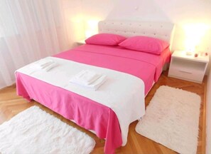 1 bedroom, WiFi - Luxury apartment Jelena is brand new modern apartment for 2+2 guests.  (Split)