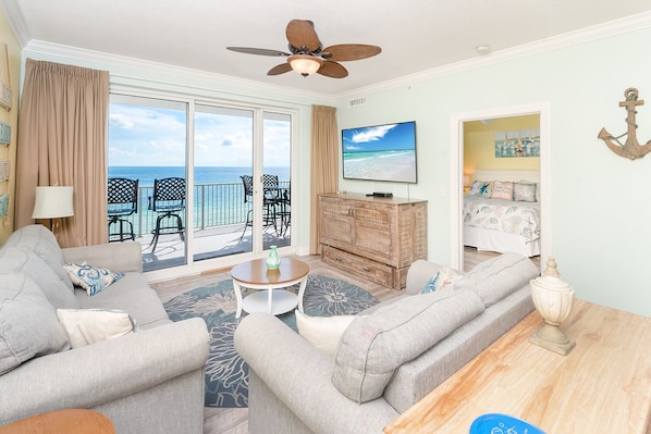 Smart TV, reproductor de DVD y libros 