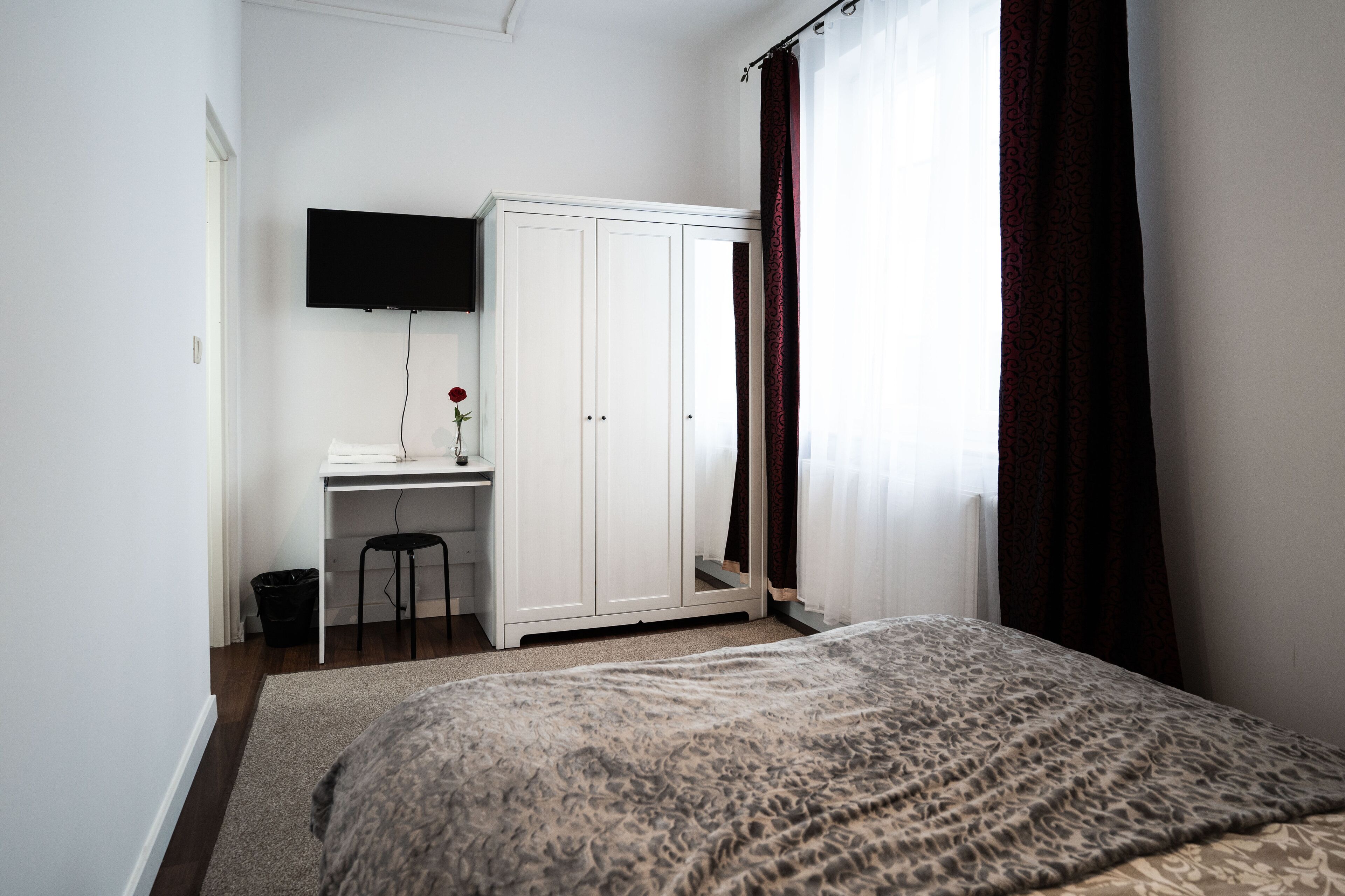 basic room | individually decorated, individually furnished, desk, laptop workspace