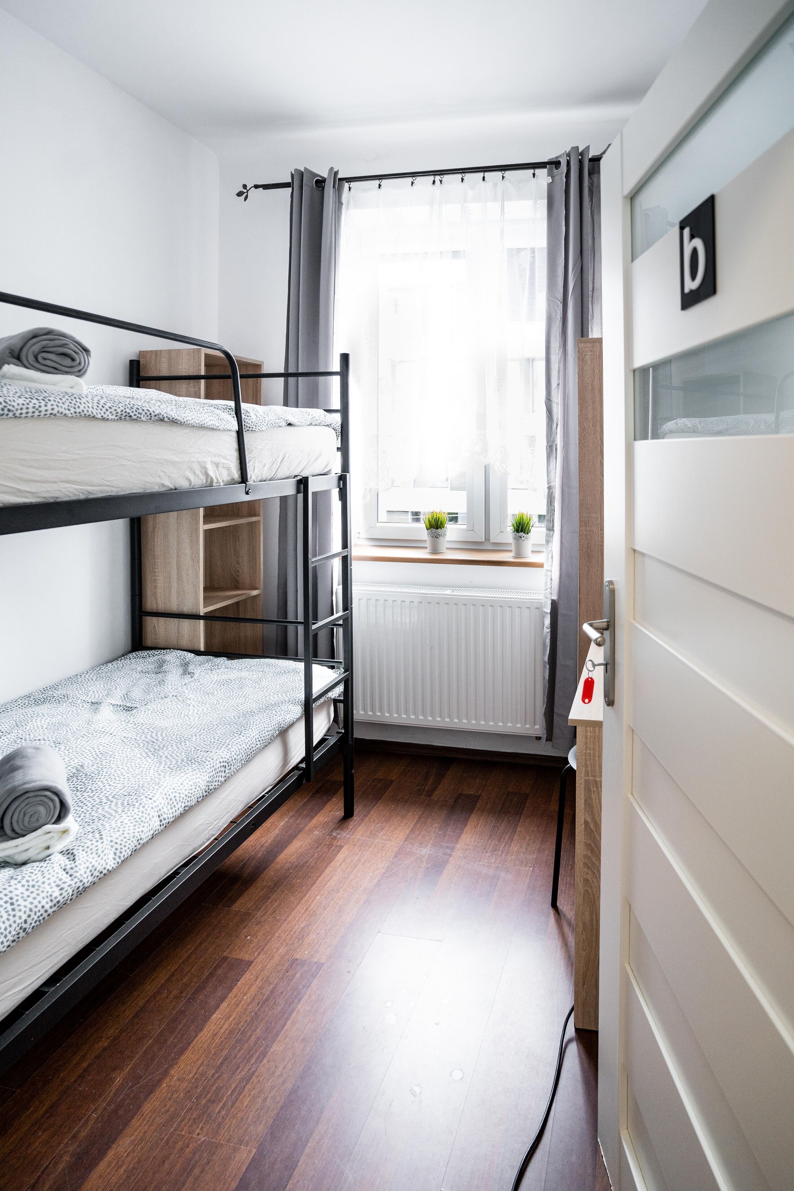 basic double room | individually decorated, individually furnished, desk, laptop workspace