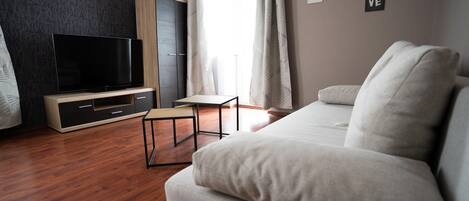 ห้องเบสิกสตูดิโอสวีท | ห้องพักตกแต่งอย่างมีเอกลักษณ์, ตกแต่งพิเศษโดยเฉพาะ, โต๊ะทำงาน
