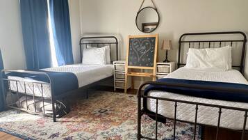 2 bedrooms, desk, iron/ironing board, free WiFi