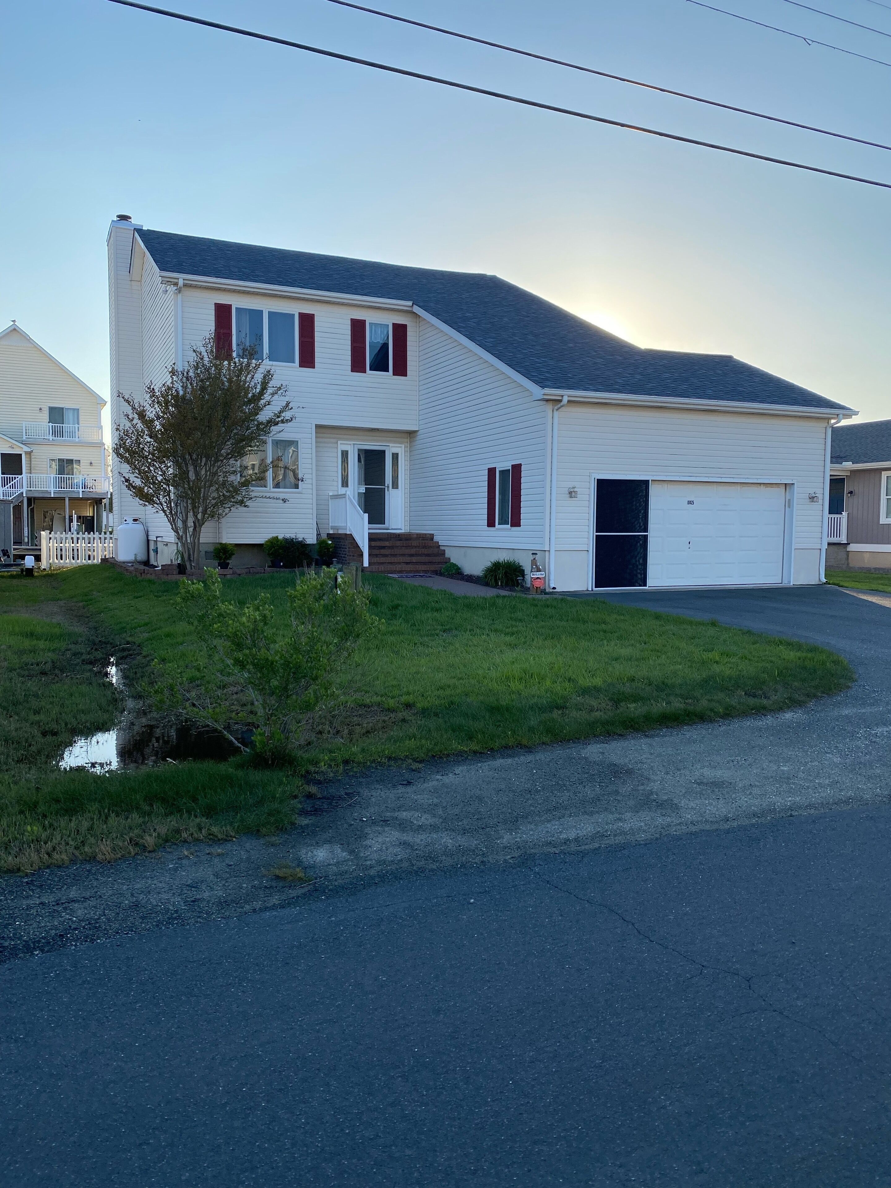 Free boat dock in bay canal home.  Dog friendly, QUIET, CLEAN, ROOMY! NEW DOCK!