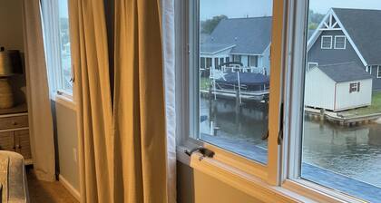FREE boat dock. CLEAN, SAFE, QUIET, ROOMY!