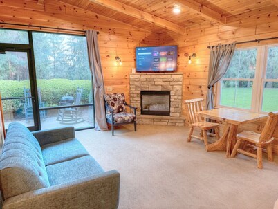 Cozy Romantic Suite for 2 in Ohio's Amish Country
