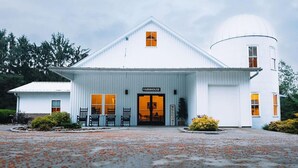 Exterior - Unique Silo Suite with Jacuzzi Tub, Kitchen, Fireplace, Living Room (Millersburg)
