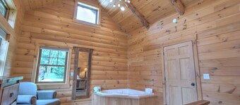 Cozy Cabin Getaway with Fireplace, Kitchen, Jacuzzi Tub - Sleeps 2