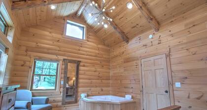 Cozy Cabin Getaway with Fireplace, Kitchen, Jacuzzi Tub - Sleeps 2
