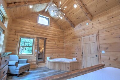 Cozy Cabin Getaway with Fireplace, Kitchen, Jacuzzi Tub - Sleeps 2